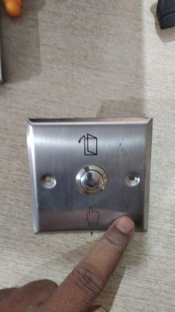 exit push butten